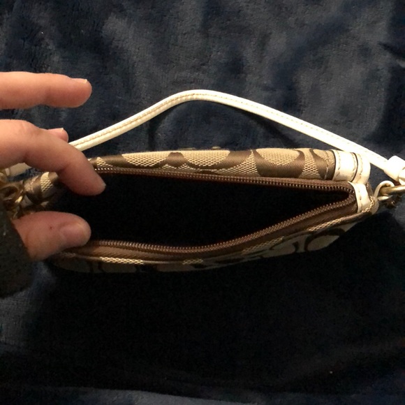 Coach wristlet - Picture 4 of 5